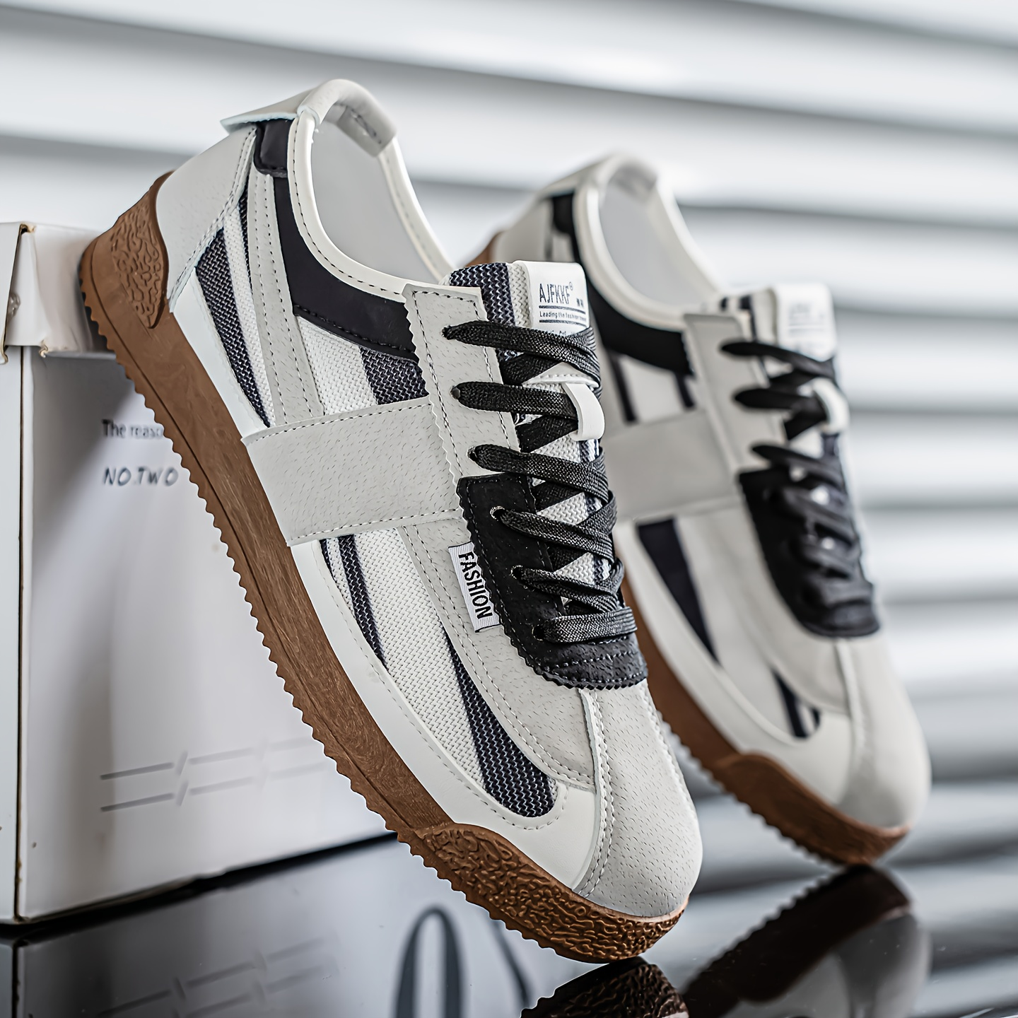 SELBY RETRO TRAINER