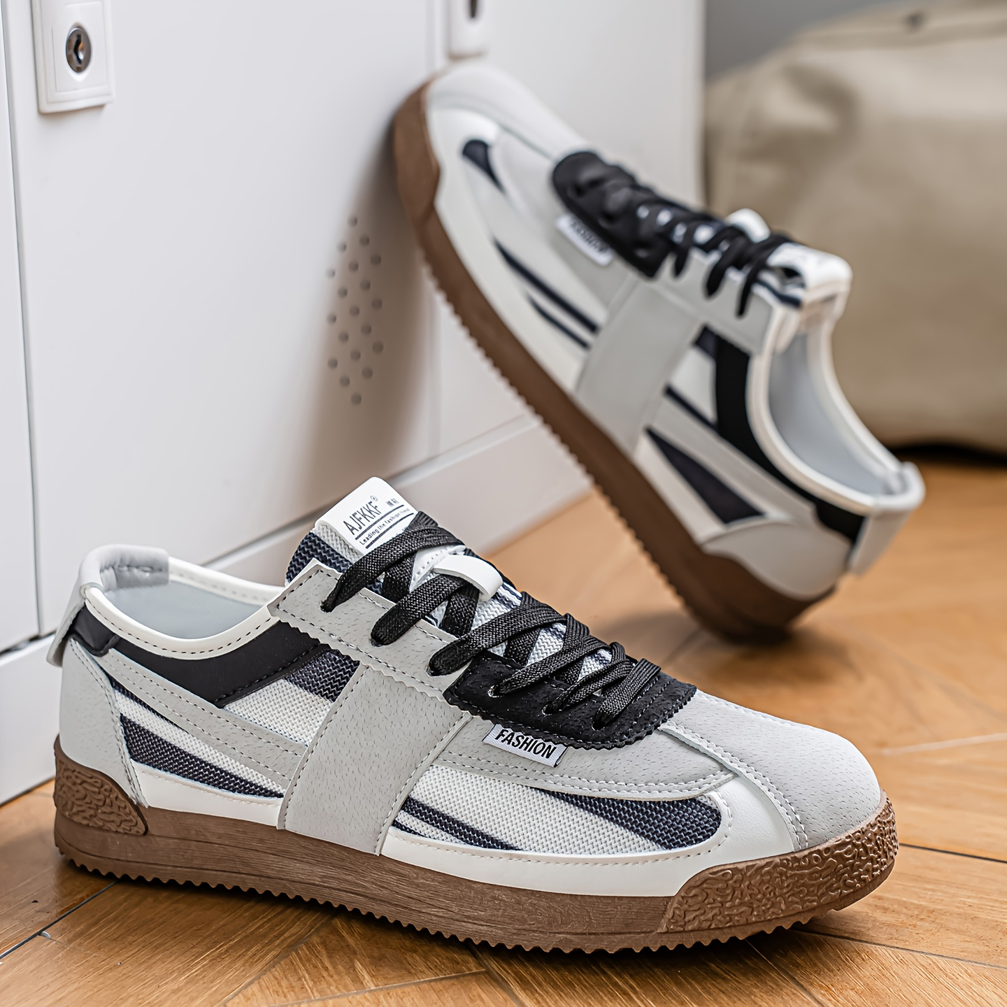 SELBY RETRO TRAINER